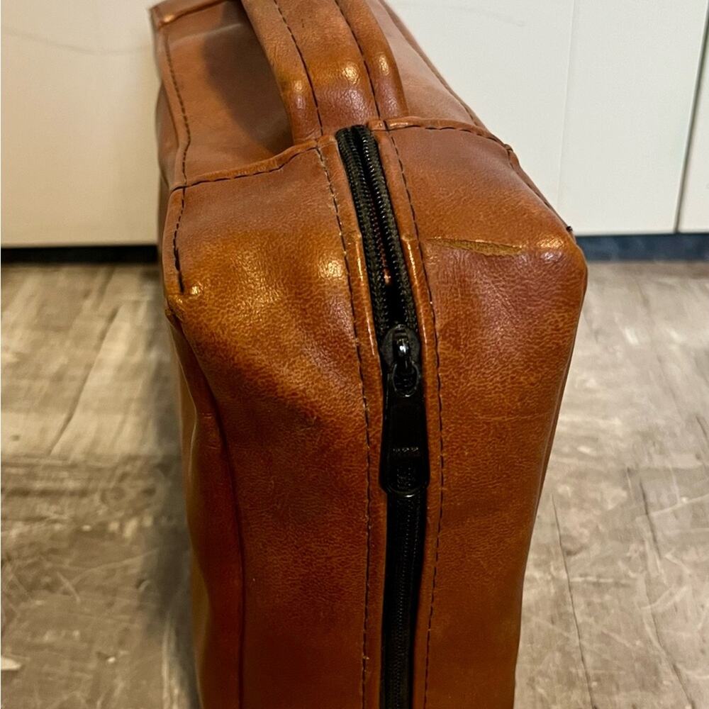 Vintage Brown Leather Men's Toiletry Bag - Picture 3 of 6